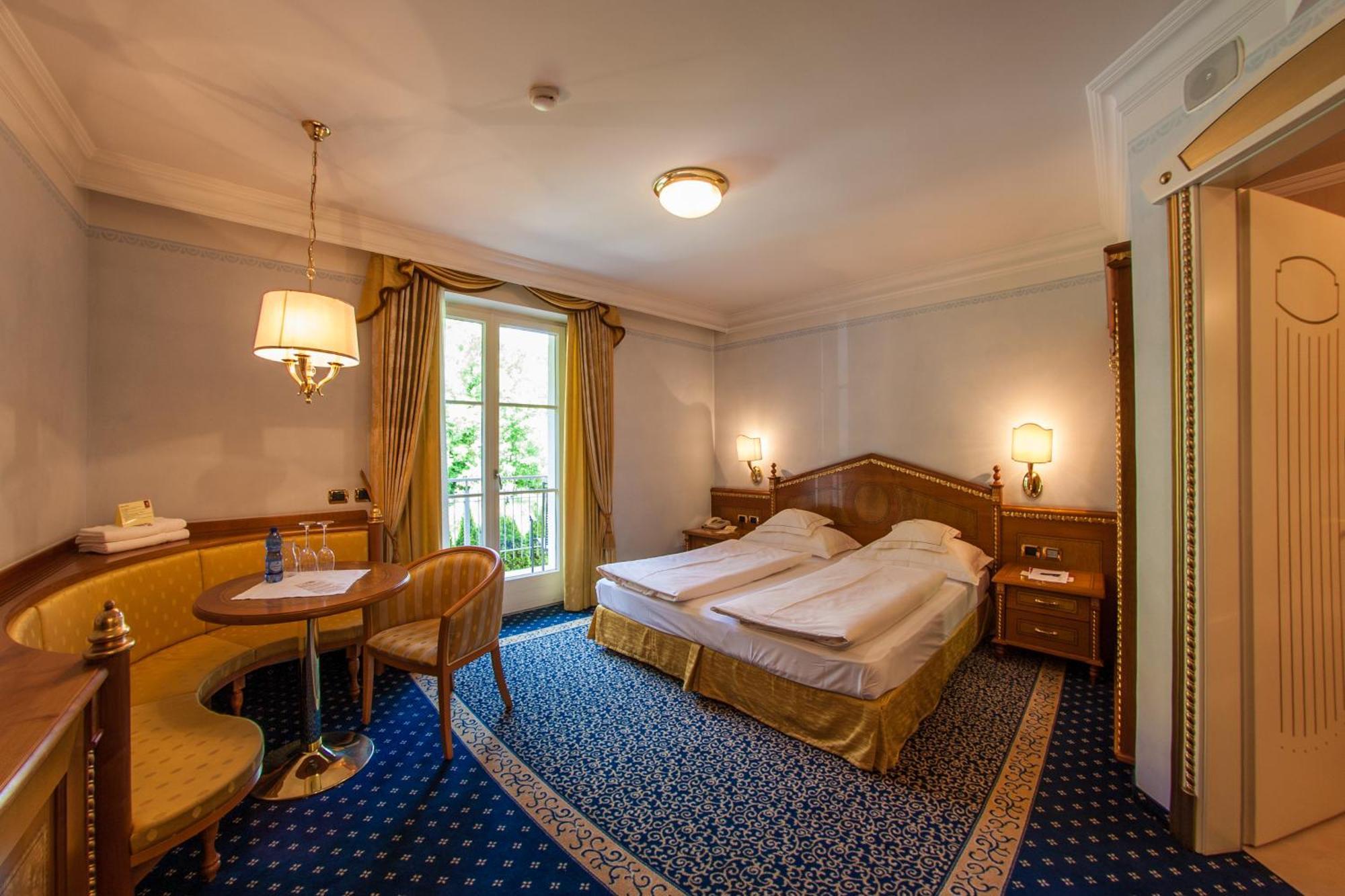 Cityhotel Goldener Adler B&B Chiusa Exterior photo