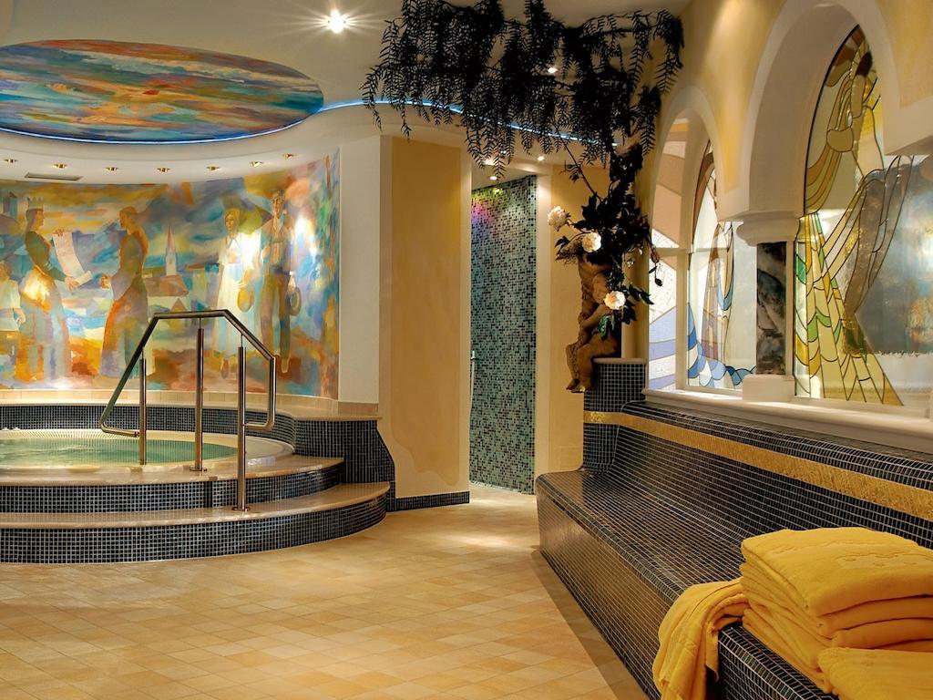 Cityhotel Goldener Adler B&B Chiusa Exterior photo