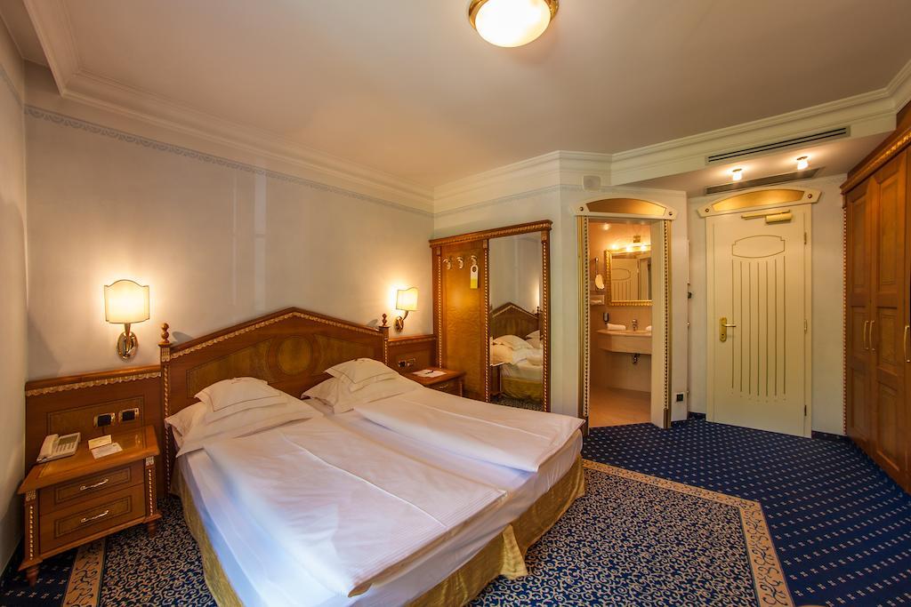 Cityhotel Goldener Adler B&B Chiusa Room photo