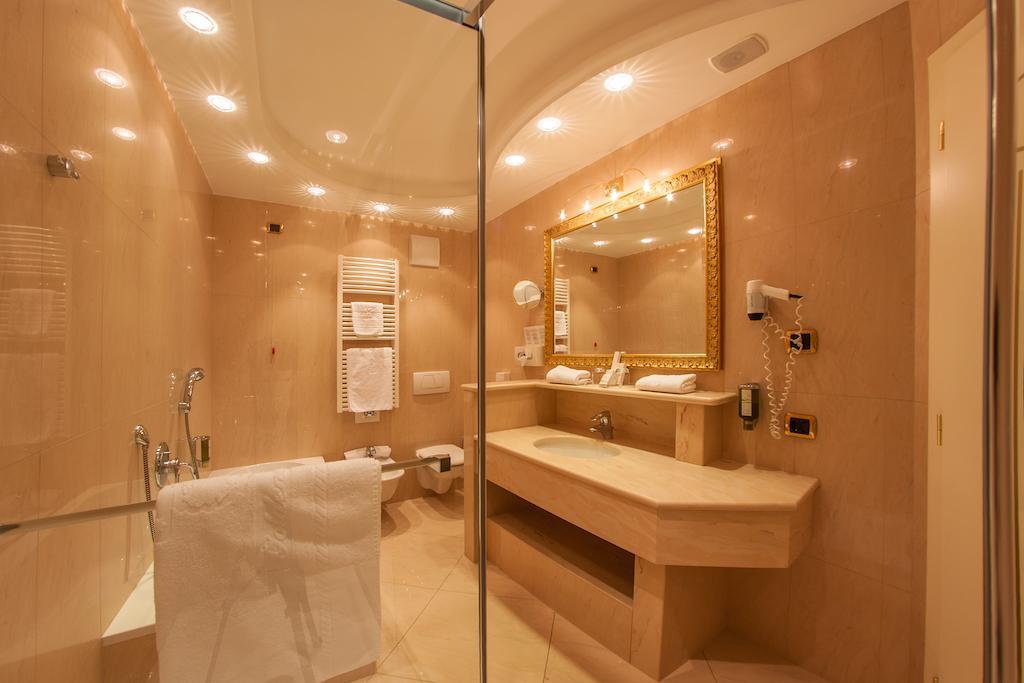 Cityhotel Goldener Adler B&B Chiusa Room photo