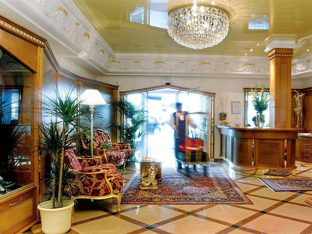 Cityhotel Goldener Adler B&B Chiusa Exterior photo